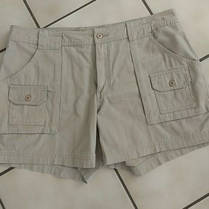 Cabela's 7 pocket hiker short